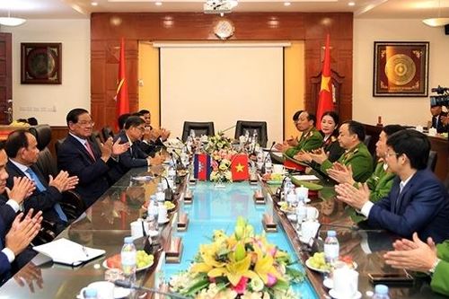 Phó Thủ tướng Campuchia thăm và làm việc tại Trường Đại học PCCC