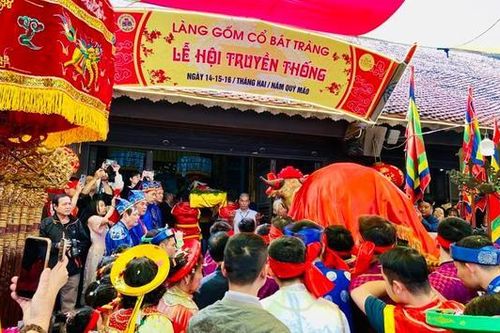 Lễ hội đình làng Bát Tràng