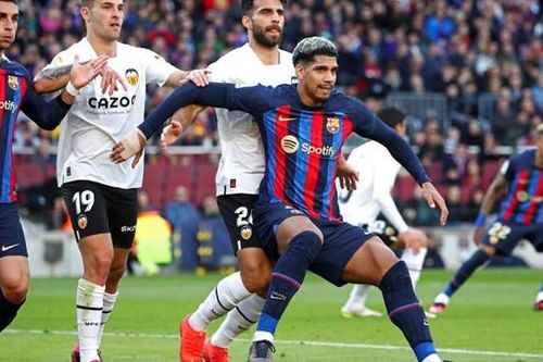 Raphinha ghi bàn duy nhất giúp Barcelona đánh bại Valencia