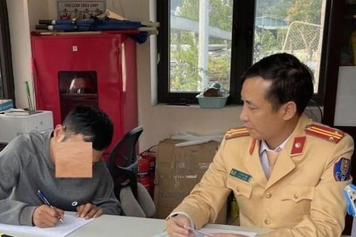Tài xế ở Quảng Ninh bị phạt 6 triệu đồng vì dán sửa biển số