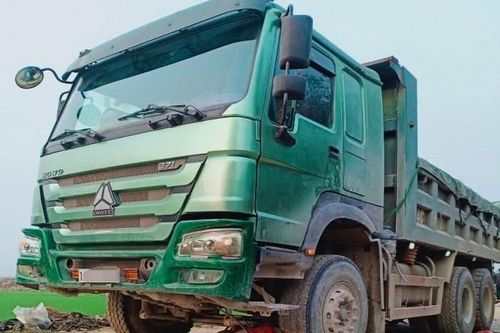 Đưa con đi học, 3 mẹ con tử vong dưới gầm xe tải
