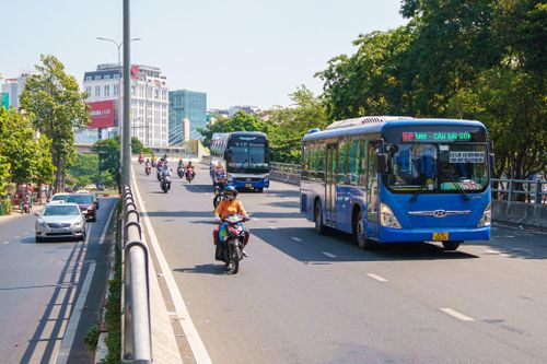 Mất chưa tới 5 phút để qua cầu vượt Nguyễn Hữu Cảnh