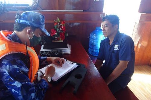 Cảnh sát biển 4 nộp ngân sách Nhà nước 14 tỷ đồng tiền vi phạm