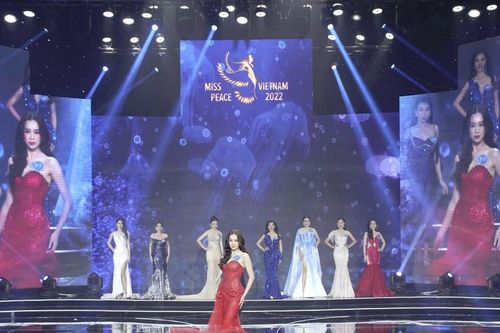 Thi hoa hậu: Ồn ào, khó quản