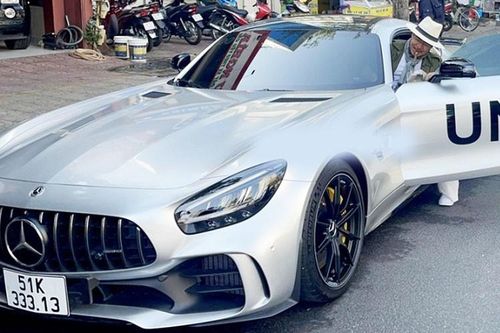 Qua Vũ 'cưỡi' Mercedes-AMG GT R hơn 11 tỷ, biển đẹp nhất Việt Nam