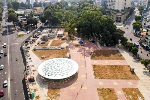 Cận cảnh giếng trời hoa sen khổng lồ ga Bến Thành