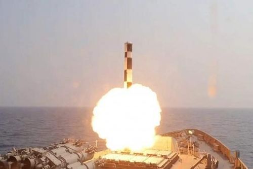 Ấn Độ phóng thử thành công tên lửa siêu thanh BrahMos từ tàu nổi