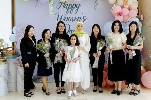 Đại sứ quán Saudi Arabia tại Hà Nội tặng quà tri ân phụ nữ nhân ngày 8/3