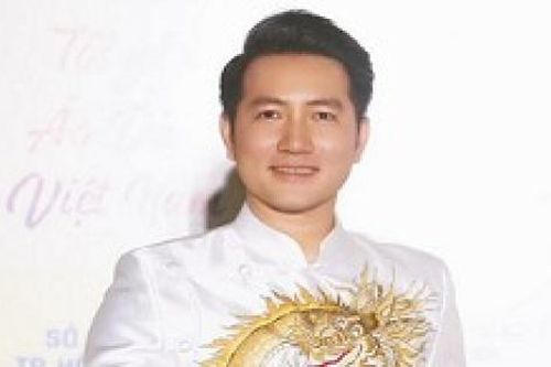 Ca sĩ Phi Hùng, Hoa hậu H'Hen Niê... tâm sự về niềm đam mê đặc biệt với áo dài dân tộc