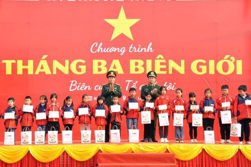 Sôi nổi các hoạt động ý nghĩa trong Chương trình 'Tháng Ba biên giới'