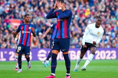 Barca thắng nhọc Valencia tại La Liga