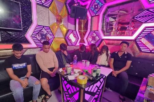 7 nam, nữ thanh niên góp tiền mua ma túy vào quán karaoke bay lắc