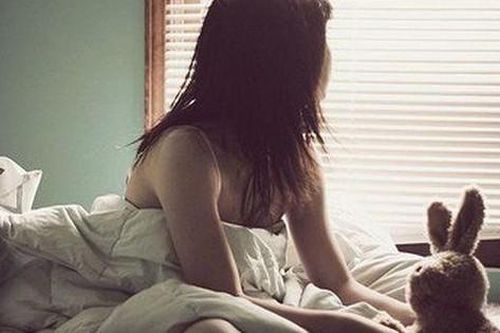 Cô bé 14 tuổi bị hai thanh niên đưa vào nhà nghỉ xâm hại