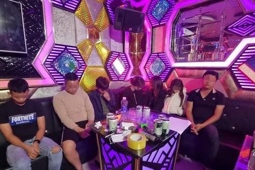 Góp tiền mua ma túy, thuê phòng karaoke để 'bay lắc'