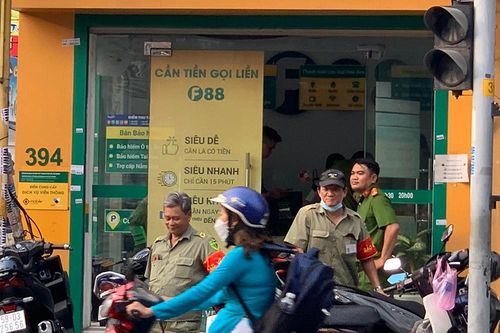 Công an đồng loạt khám xét chi nhánh F88 ở TP.HCM