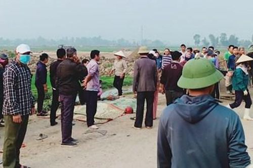 3 mẹ con tử vong trên đường đi học