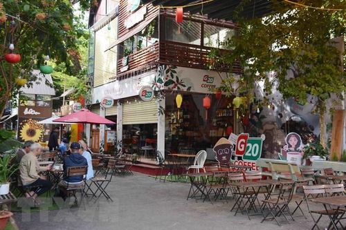 Thưởng thức càphê trong không gian truyền thống tại Buôn Ma Thuột