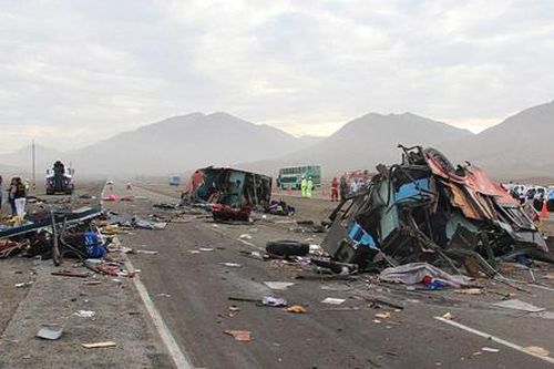 Va chạm giữa xe buýt và xe 3 bánh ở Peru, ít nhất 10 người thiệt mạng