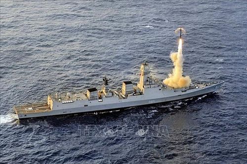 Hải quân Ấn Độ phóng thử thành công tên lửa siêu thanh BrahMos