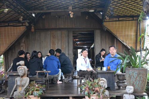 Thưởng thức cà phê Buôn Ma Thuột trong không gian truyền thống