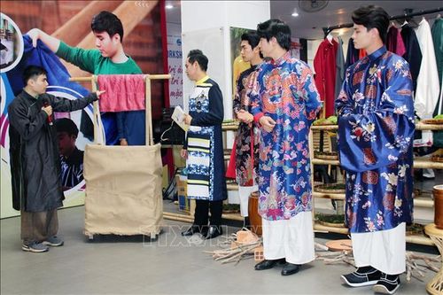 Xây dựng thương hiệu áo dài Việt từ giá trị văn hóa bản địa