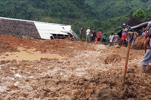 Lở đất làm 10 người thiệt mạng tại Indonesia