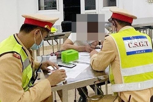 Phạt tài xế 40 triệu đồng vì sử dụng xe quá hạn đăng kiểm, dương tính với ma túy