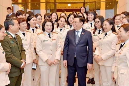 Chủ tịch Quốc hội Vương Đình Huệ: Tạo mọi điều kiện để phụ nữ phát triển toàn diện