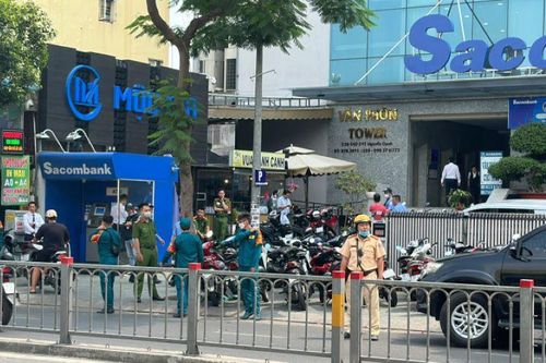 Cảnh sát hình sự khám xét trụ sở công ty F88 tại Sài Gòn