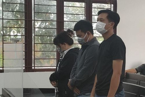 Bị phạt hơn 7 năm tù vì sản xuất mũ bảo hiểm giả