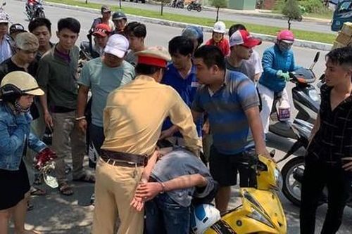CSGT truy đuổi bắt nóng đối tượng mới ra tù cướp xe máy của nữ sinh