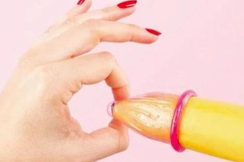 Cô gái trẻ gặp 'tai nạn' bất ngờ khi thử 'đổi gió'