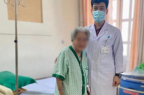 Kì diệu bà cụ 102 tuổi đi lại được nhờ phương pháp bơm xi măng