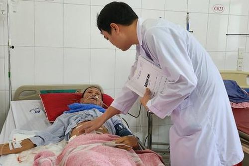 Cụ ông 67 tuổi chảy máu tiêu hóa mức độ rất nặng phải cắt bỏ 3/4 dạ dày