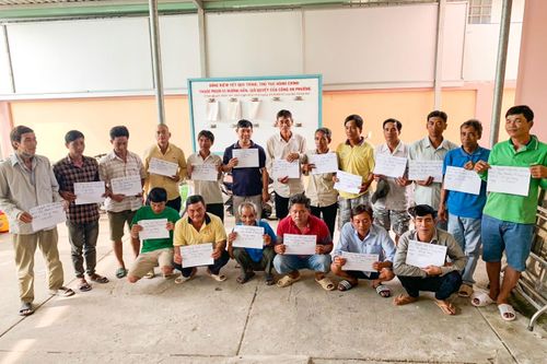 Cảnh sát liên tiếp phá sới bạc ở miền Tây