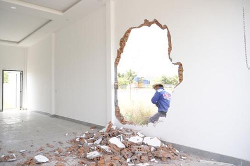 Người dân Phú Quốc tự nguyện tháo dỡ 7 căn biệt thự tại Bãi Trường