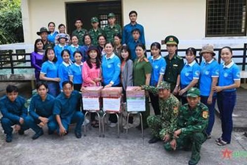 'Hội Mẹ chiến sĩ' mô hình gắn kết tình quân-dân