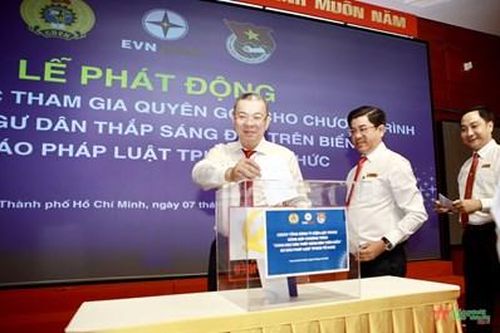 Phát động chương trình 'Cùng ngư dân thắp sáng đèn trên biển'