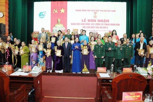Hội Liên hiệp Phụ nữ Khu 5 đón nhận danh hiệu Anh hùng lực lượng vũ trang nhân dân