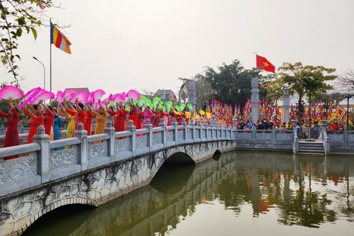 Nét đẹp văn hóa tâm linh trong lễ hội đền Đức Thánh Cả