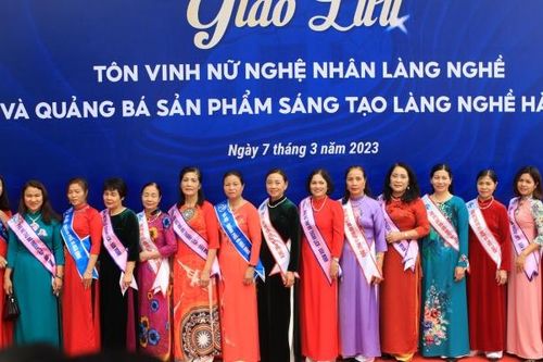 Vinh danh 10 nữ nghệ nhân tiêu biểu làng nghề Hà Nội