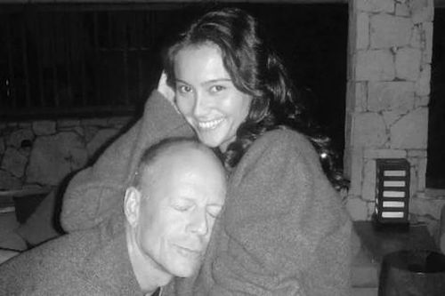 Vợ Bruce Willis cầu xin paparazzi: 'Đừng mắng chồng tôi'