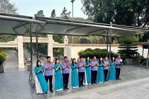 VKSND huyện Can Lộc dâng hương tại Khu di tích Ngã ba Đồng Lộc