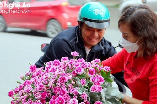 Nhộn nhịp thị trường hoa dịp lễ 8/3