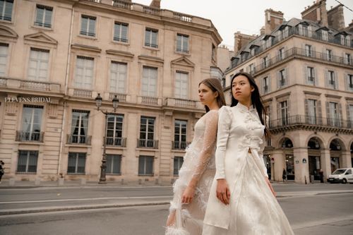 BST từ lãnh Mỹ A của Việt Nam tỏa sáng trên sàn Paris Fashion Week