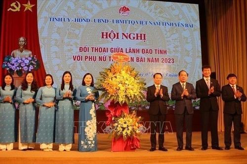 Tạo điều kiện để phụ nữ phát triển, thực hiện bình đẳng giới