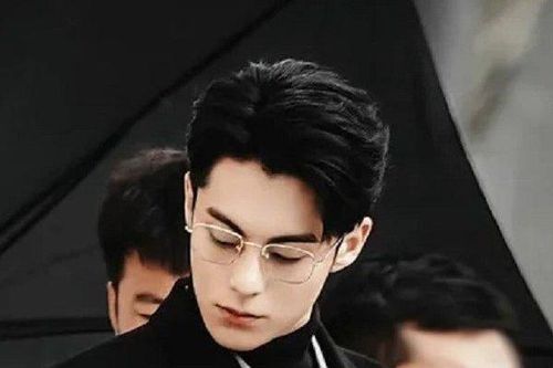 Biểu cảm của người qua đường khi được gặp Vương Hạc Đệ ngoài đời