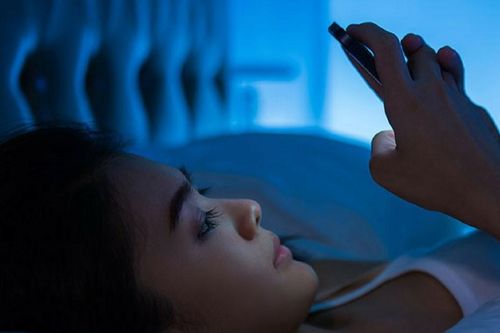 Ánh sáng xanh ảnh hưởng không tốt tới làn da