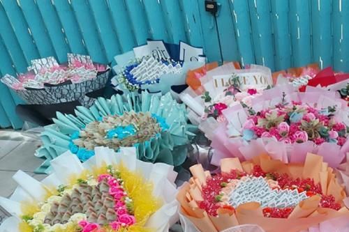 Chấn chỉnh tình trạng bán 'hoa tiền' ngày lễ