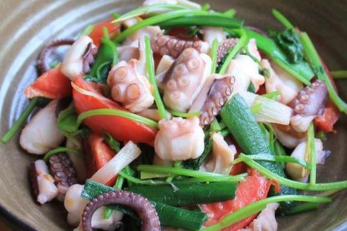 Bạch tuộc xào cần tỏi ngon bất ngờ